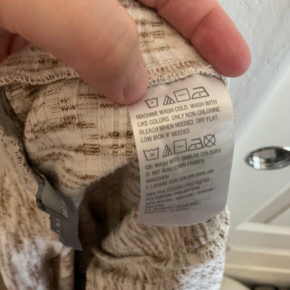 Susan Graver Lifestyle Wide Leg Cropped Lounge Sweater Pants - Size LP - Picture 6 of 7